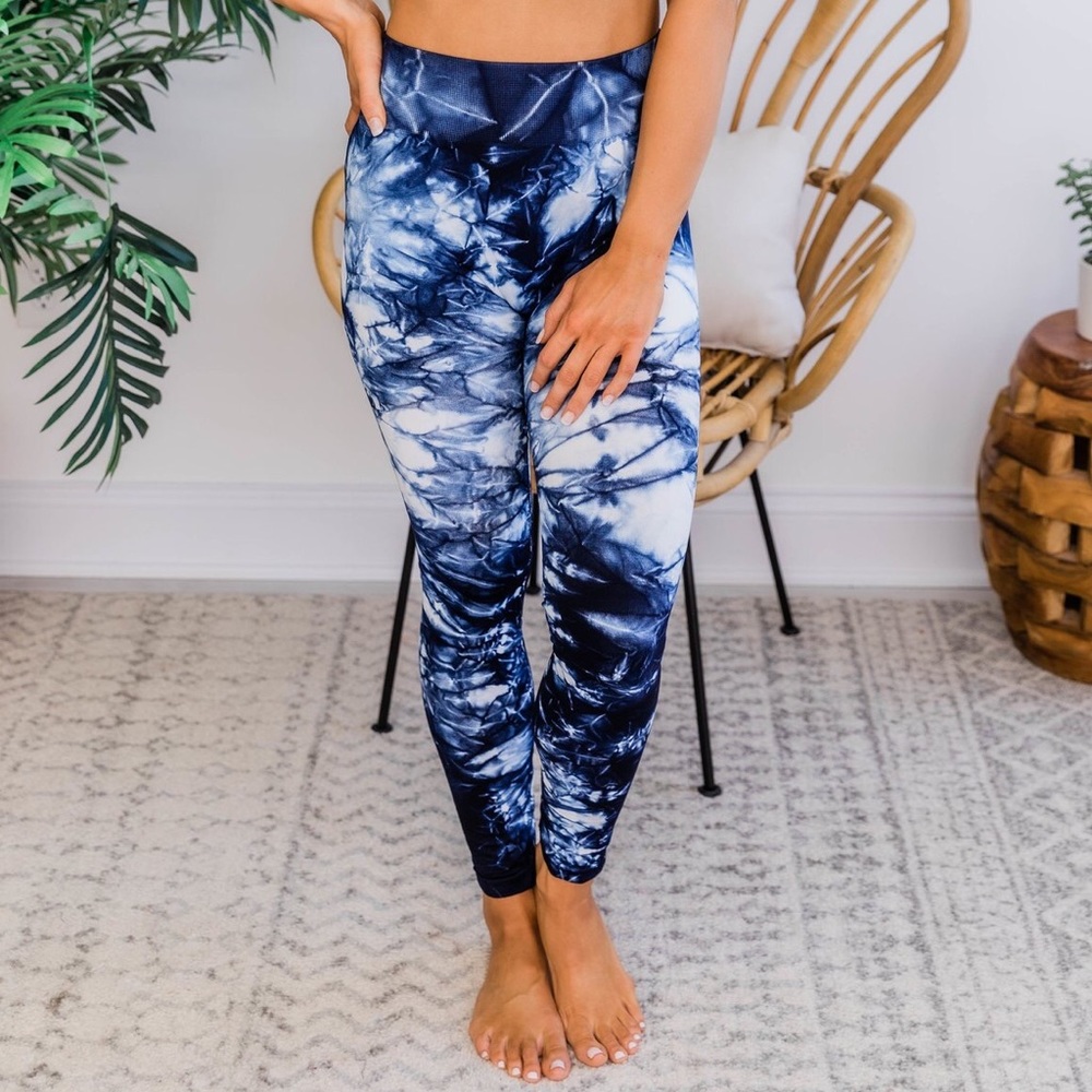 NWT Pink Lily Running in Circles Tie Dye Leggings